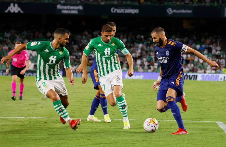 九游体育 -转折点！比利亚雷亚尔伤情更新，足总杯赛后攻防权衡，更衣室稳定，轮换策略成焦点 