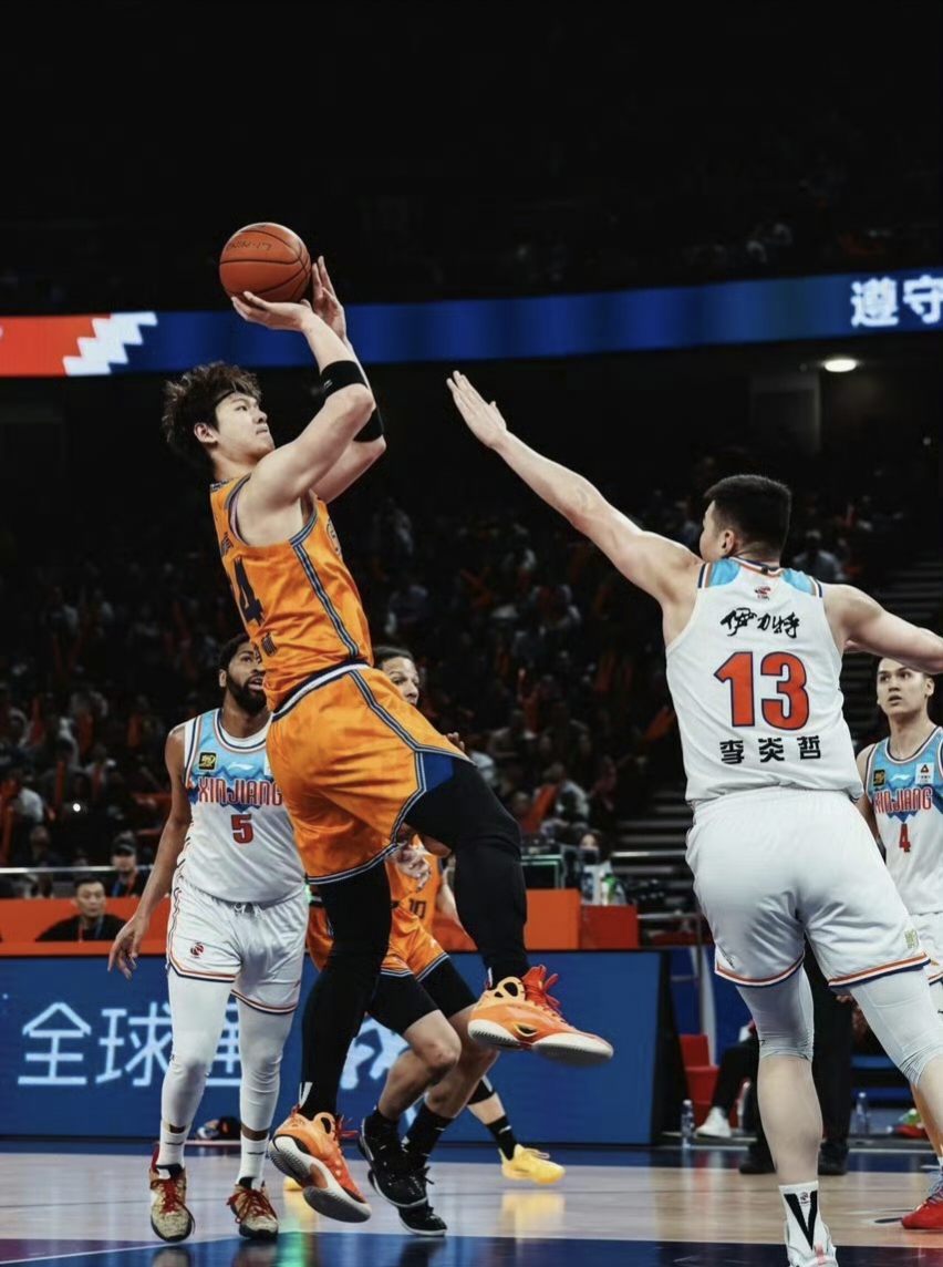 包含今夜NBA常规赛传出新动向，山东男篮回应争议，管理层表态——引发热议，纪律约束更严格的词条